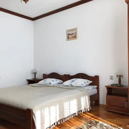 Mladenova House 3* Zlatograd