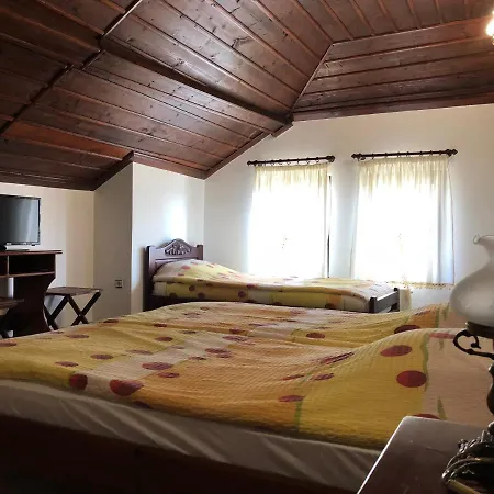 Mladenova House Guest house